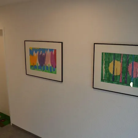 Ins Gelbe Apartment