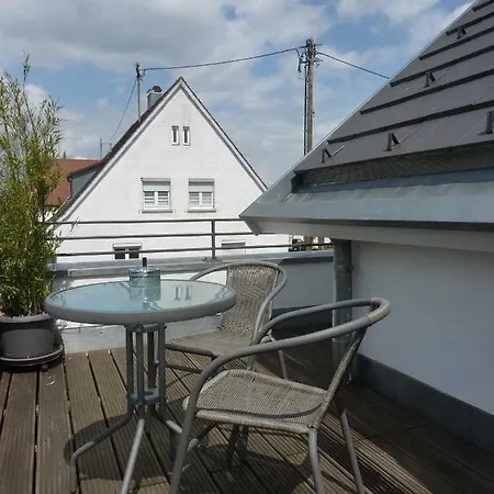 Ins Gelbe Apartment *